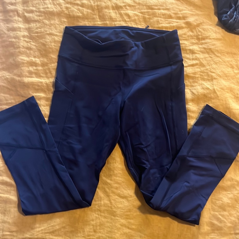 Size 4 lulu crop leggings with pockets.